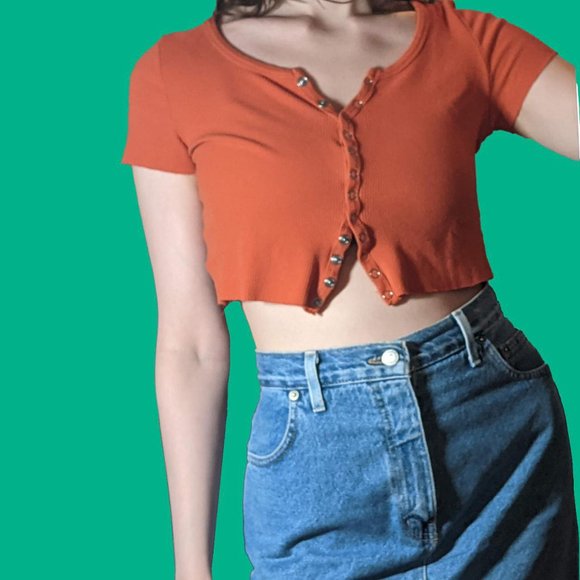 ribbed button up crop top - Picture 2 of 2